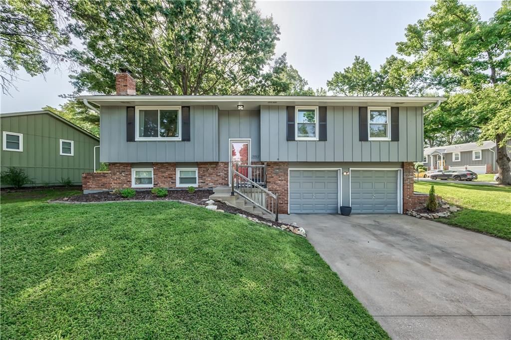 9957 Parkhill Road, Lenexa, KS 66215