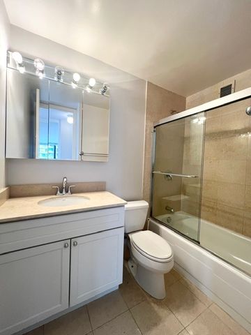 2020 N Lincoln Park West 4M, Chicago, IL 60614