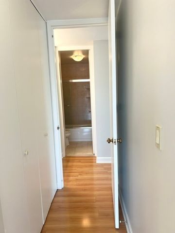 2020 N Lincoln Park West 4M, Chicago, IL 60614