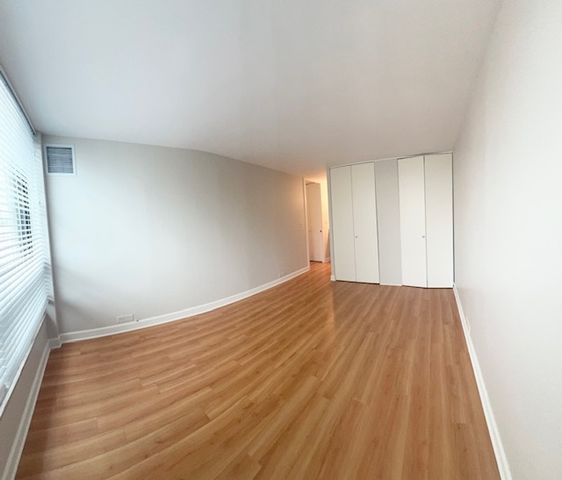 2020 N Lincoln Park West 4M, Chicago, IL 60614