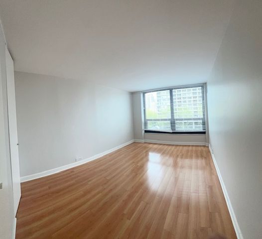 2020 N Lincoln Park West 4M, Chicago, IL 60614