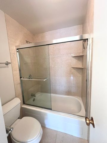 2020 N Lincoln Park West 4M, Chicago, IL 60614