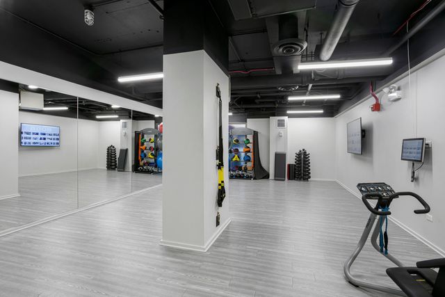 2020 N Lincoln Park West 4M, Chicago, IL 60614