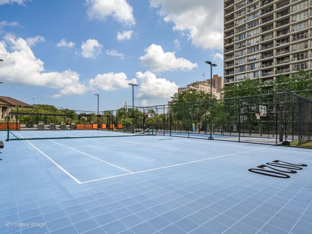 2020 N Lincoln Park West 4M, Chicago, IL 60614