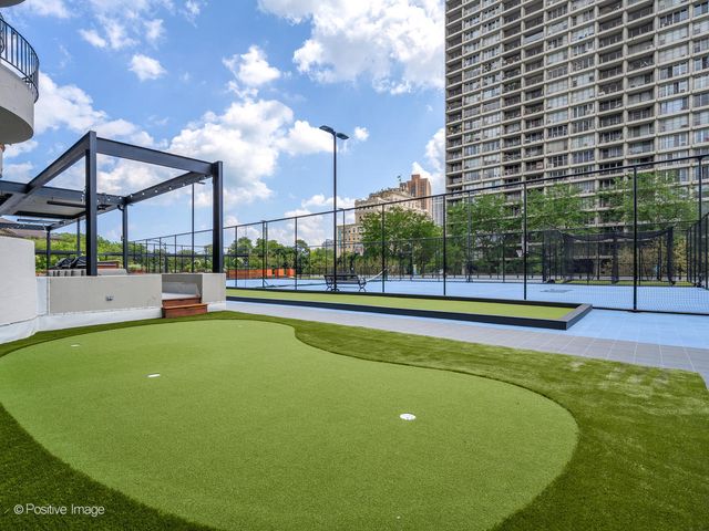 2020 N Lincoln Park West 4M, Chicago, IL 60614