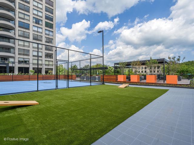 2020 N Lincoln Park West 4M, Chicago, IL 60614