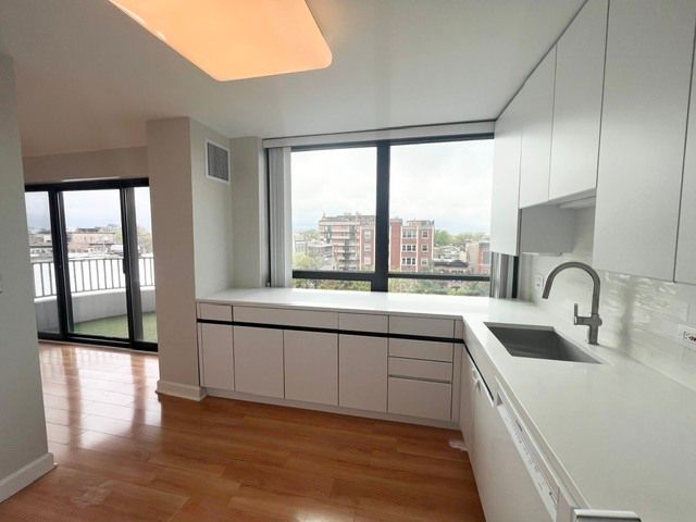 2020 N Lincoln Park West 4M, Chicago, IL 60614