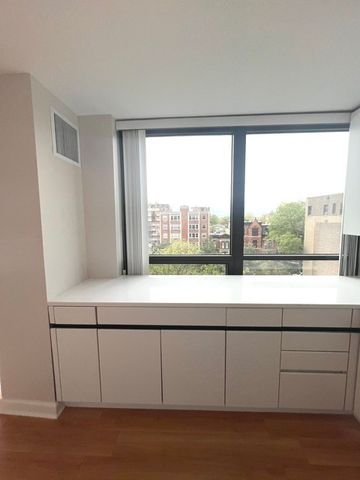 2020 N Lincoln Park West 4M, Chicago, IL 60614