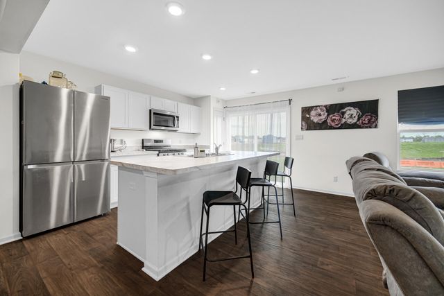 209 Aviana Avenue, Hobart, IN 46342