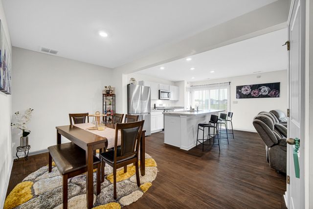 209 Aviana Avenue, Hobart, IN 46342