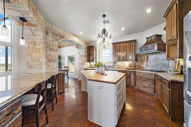 15949 E US Highway 190, Rogers, TX 76569