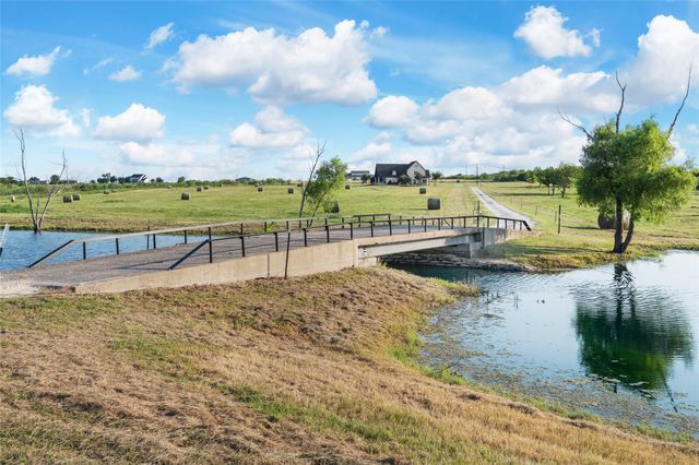 15949 E US Highway 190, Rogers, TX 76569