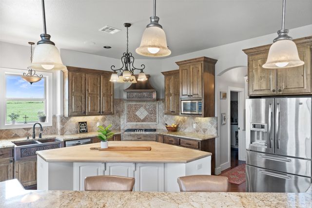 15949 E US Highway 190, Rogers, TX 76569