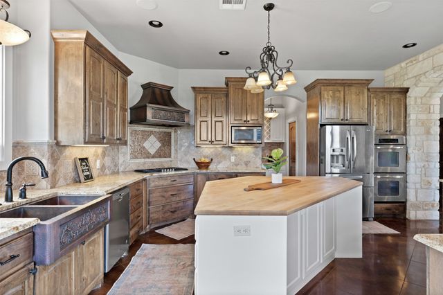 15949 E US Highway 190, Rogers, TX 76569