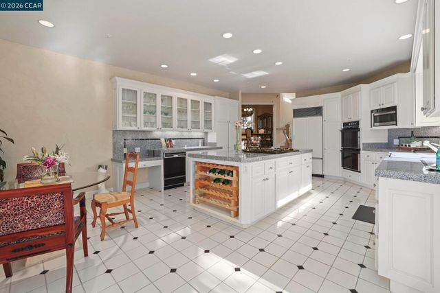 4 Julianna, Moraga, CA 94556