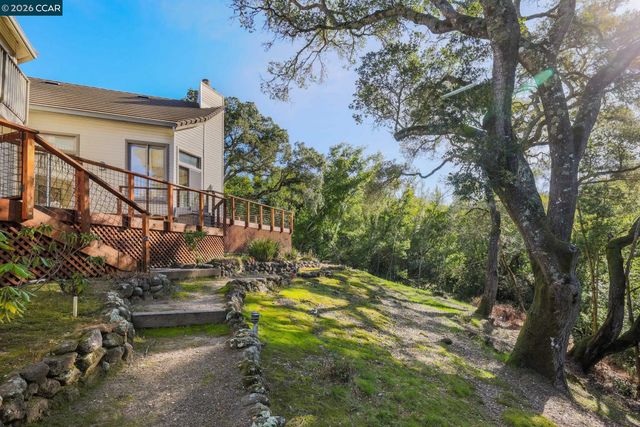 4 Julianna, Moraga, CA 94556