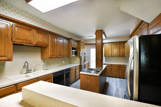1027 Sherman Drive, Cedar Hill, TX 75104