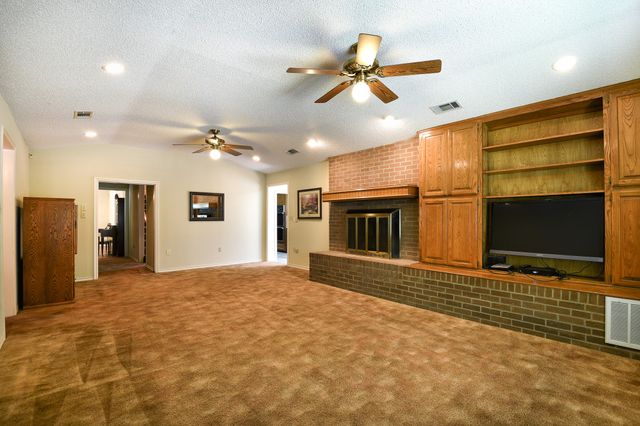 1027 Sherman Drive, Cedar Hill, TX 75104