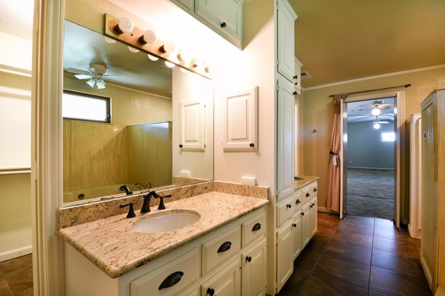 1027 Sherman Drive, Cedar Hill, TX 75104