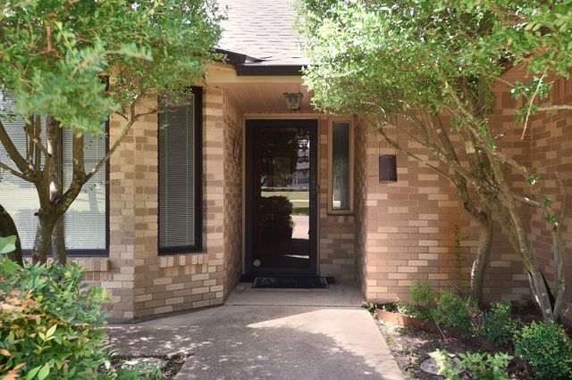 1027 Sherman Drive, Cedar Hill, TX 75104