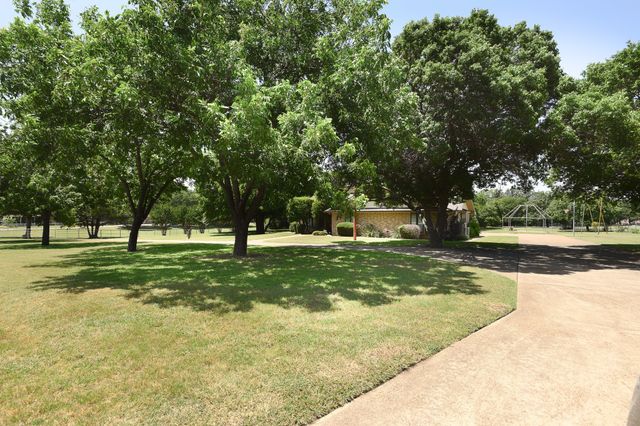1027 Sherman Drive, Cedar Hill, TX 75104