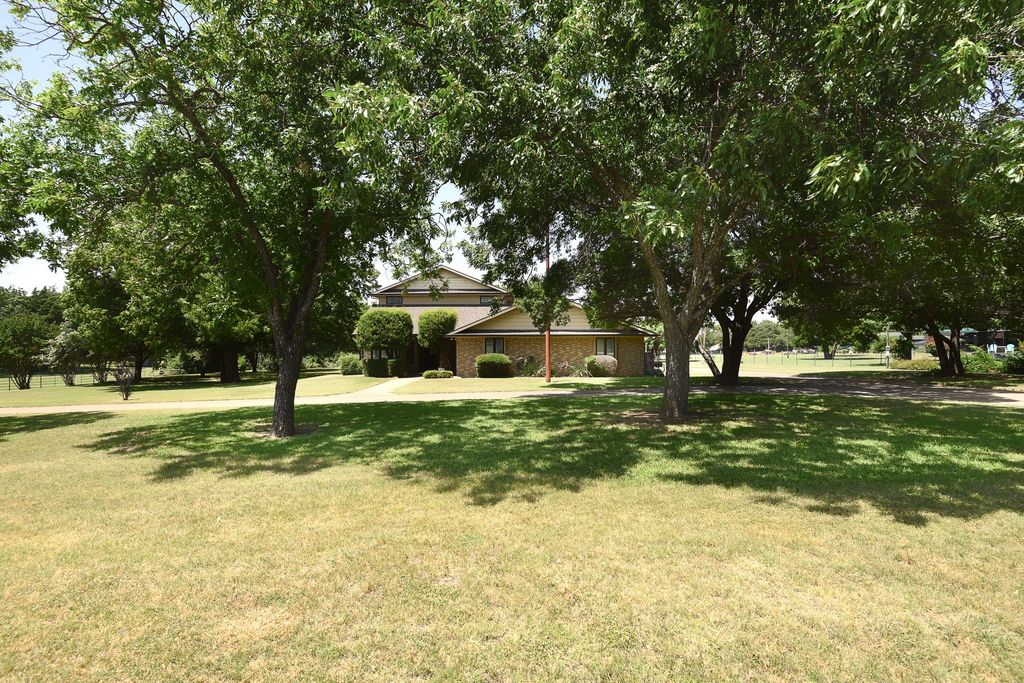 1027 Sherman Drive, Cedar Hill, TX 75104