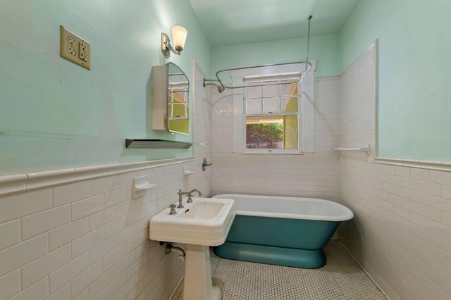 39 Chalmers Ave, Austin, TX 78702