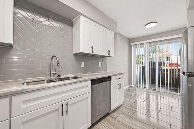 5625 Antoine Drive 1203, Houston, TX 77091