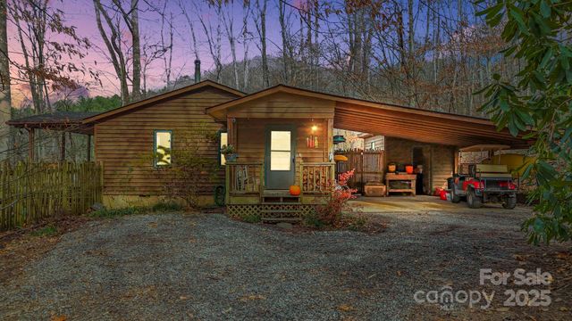 23 Hunting Lodge Drive, Black Mountain, NC 28711