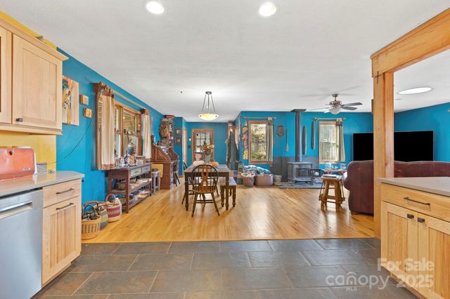 23 Hunting Lodge Drive, Black Mountain, NC 28711