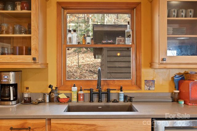 23 Hunting Lodge Drive, Black Mountain, NC 28711