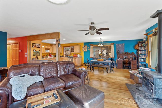 23 Hunting Lodge Drive, Black Mountain, NC 28711