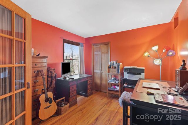 23 Hunting Lodge Drive, Black Mountain, NC 28711