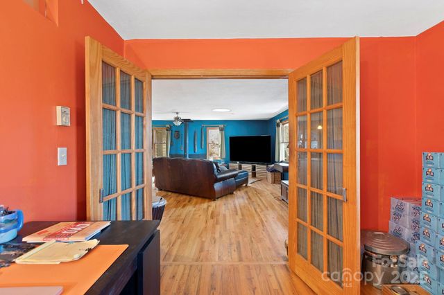 23 Hunting Lodge Drive, Black Mountain, NC 28711