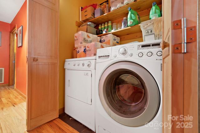 23 Hunting Lodge Drive, Black Mountain, NC 28711