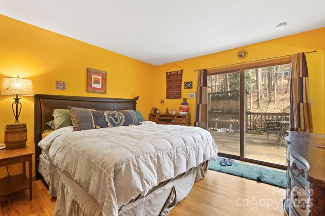 23 Hunting Lodge Drive, Black Mountain, NC 28711