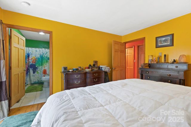 23 Hunting Lodge Drive, Black Mountain, NC 28711