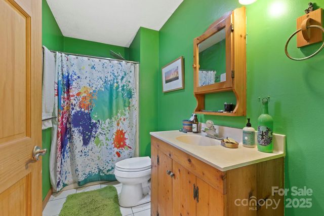 23 Hunting Lodge Drive, Black Mountain, NC 28711