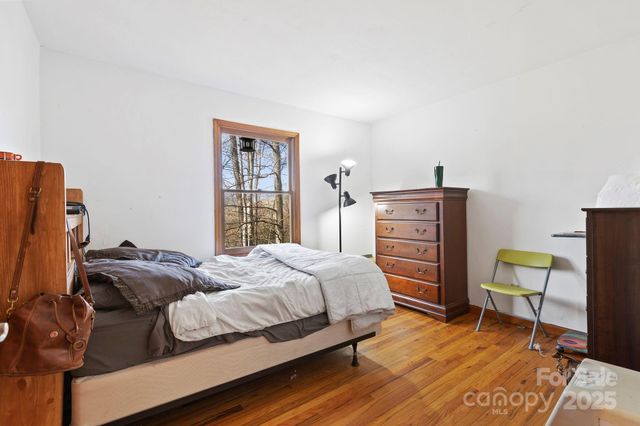 23 Hunting Lodge Drive, Black Mountain, NC 28711