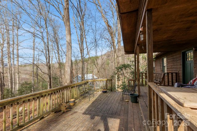 23 Hunting Lodge Drive, Black Mountain, NC 28711