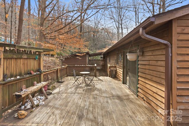 23 Hunting Lodge Drive, Black Mountain, NC 28711
