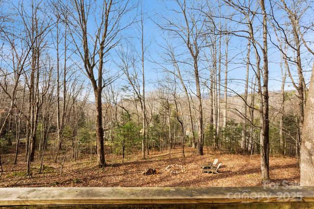 23 Hunting Lodge Drive, Black Mountain, NC 28711