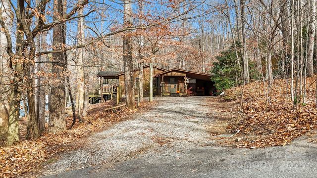 23 Hunting Lodge Drive, Black Mountain, NC 28711