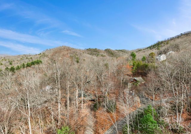 23 Hunting Lodge Drive, Black Mountain, NC 28711