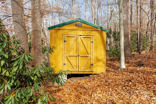 23 Hunting Lodge Drive, Black Mountain, NC 28711