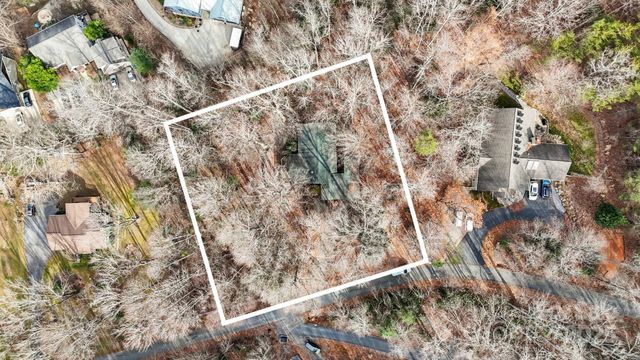 23 Hunting Lodge Drive, Black Mountain, NC 28711