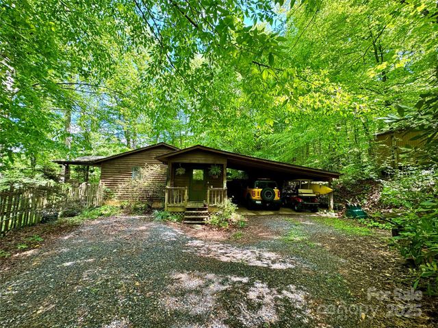 23 Hunting Lodge Drive, Black Mountain, NC 28711