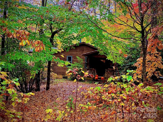 23 Hunting Lodge Drive, Black Mountain, NC 28711