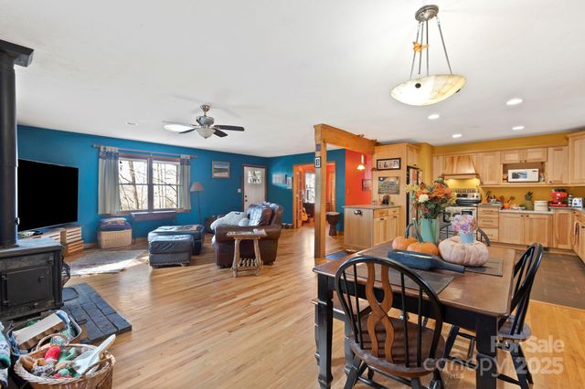 23 Hunting Lodge Drive, Black Mountain, NC 28711