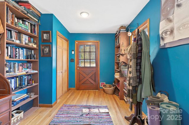 23 Hunting Lodge Drive, Black Mountain, NC 28711